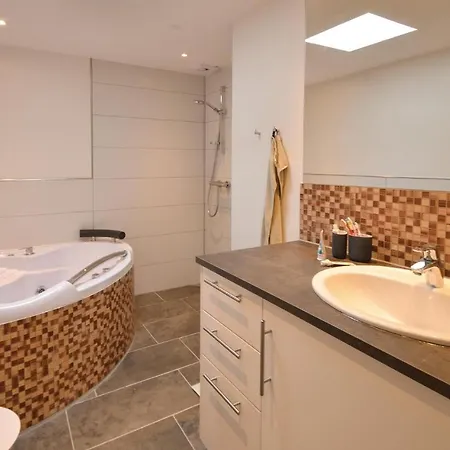 Vakantiehuis Four-bedroom Holiday In *