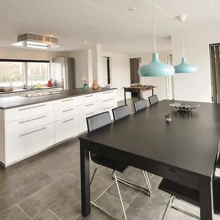 Four-bedroom Holiday In * Ebeltoft